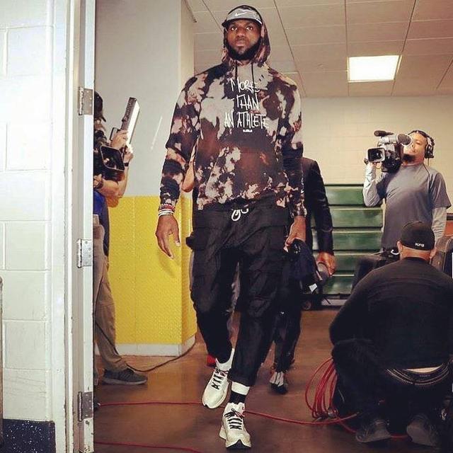 2025 赛季回顾：保罗·斯肯斯的表现助其成为自斯特拉斯堡以来，全美关注度最高的新人先发