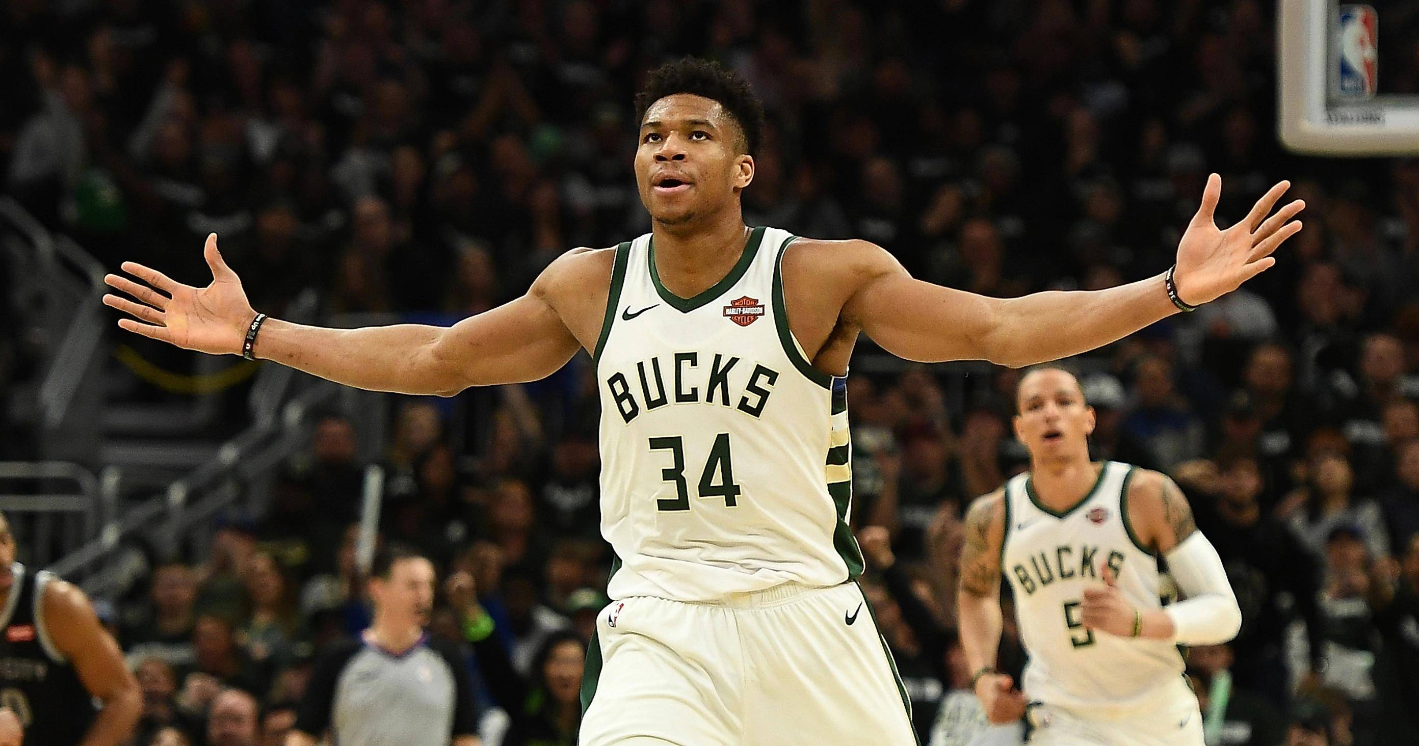 BBC：前曼城球员巴顿因社媒攻击性言论被判6个月监禁