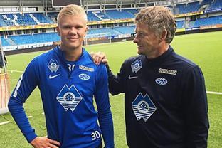 全英羽球赛｜陈康乐生日前夕扭伤脚踝 蒂娜背她离场情同姐妹